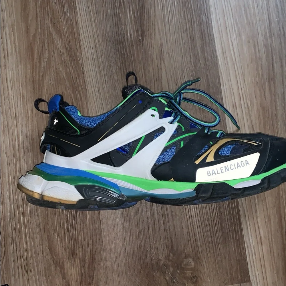 Balenciagas Tracks - Picture 3 of 5